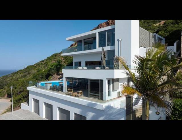 4 BEDROOM HOUSE FOR SALE IN MOSSEL BAY CENTRAL